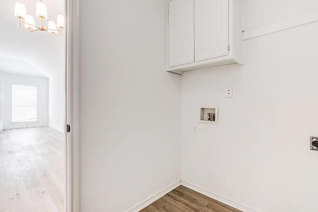3 bed, 2008 sqft, $3,000 — Photo 1