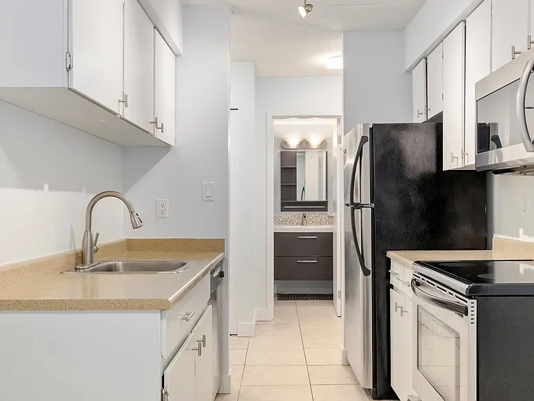 9857 Manchester Dr #407 — Photo 7