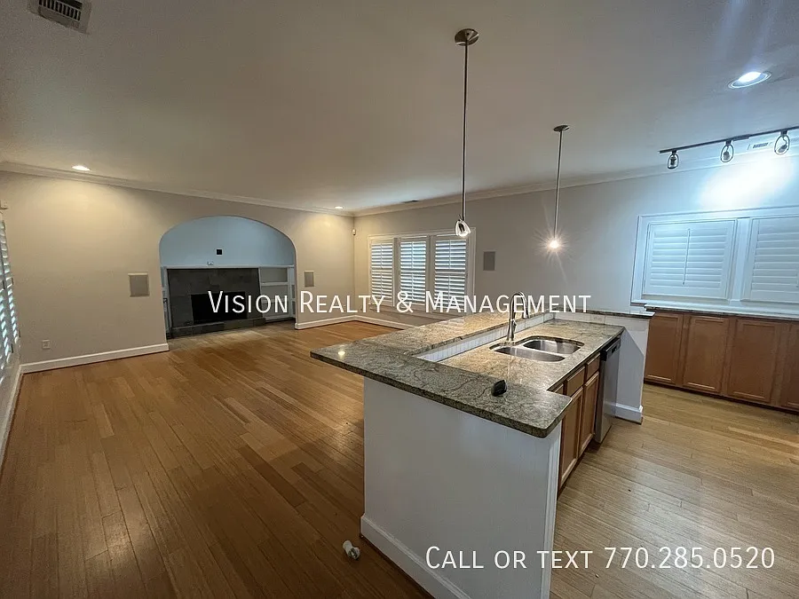 Beautiful 2 BD 2.5 BA — Photo 3