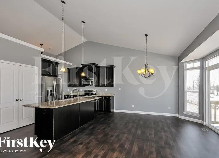 221 Lonepine Dr — Photo 6
