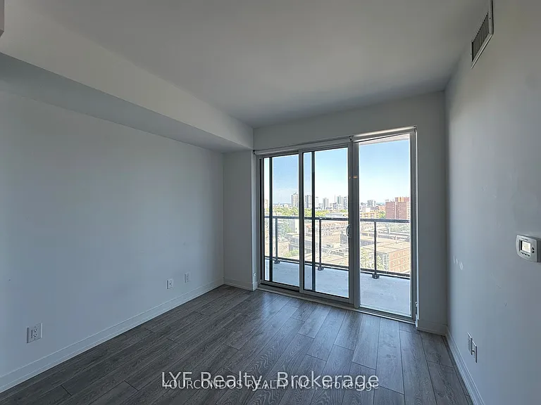 159 Wellesley St E #806 — Photo 6