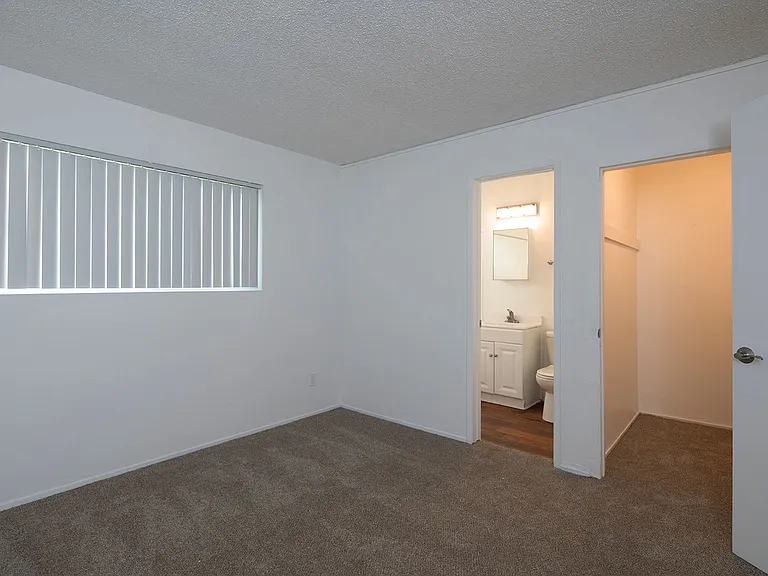 Aztec Pacific Apartments — Photo 32