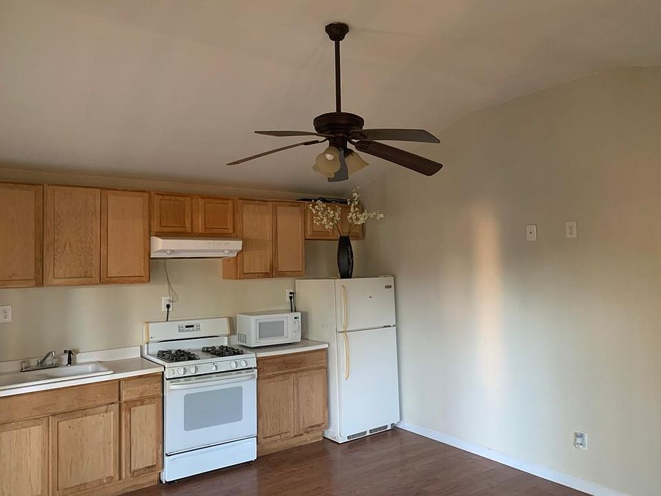 1st image of 262 Hillside Dr #262