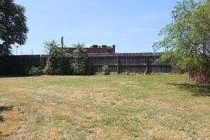 SIDE YARD