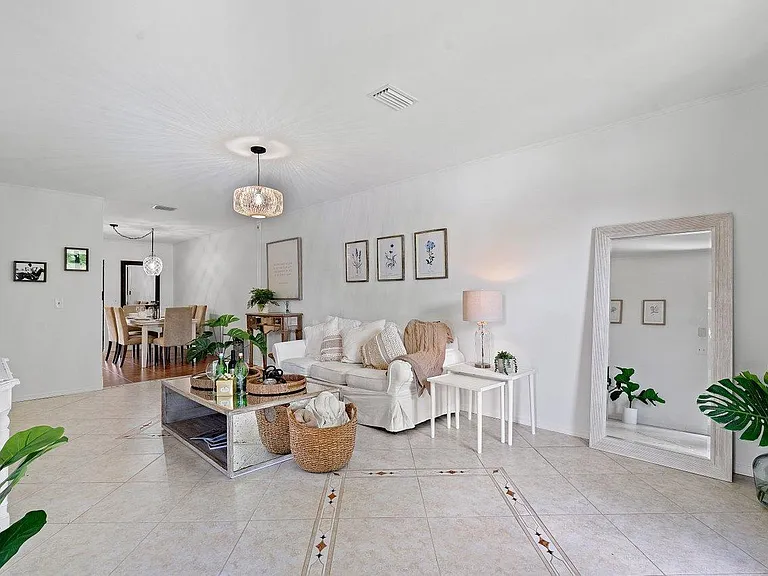 1369 Riverside Cir — Photo 3