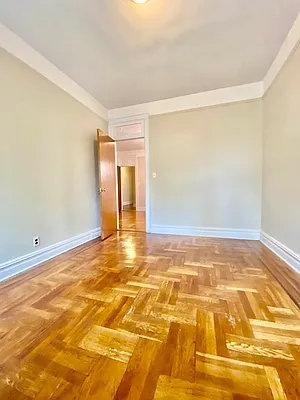 Rented by Zikos Realty Services | media 2