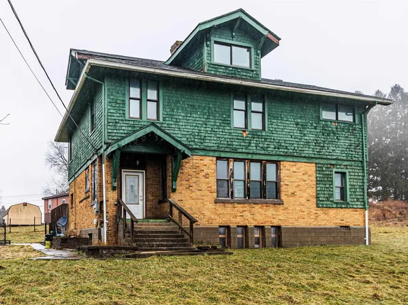 51 South St, Masontown, WV 26542