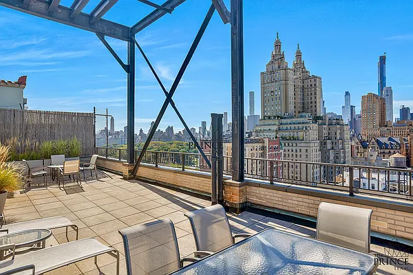 Sold by Compass | media 7