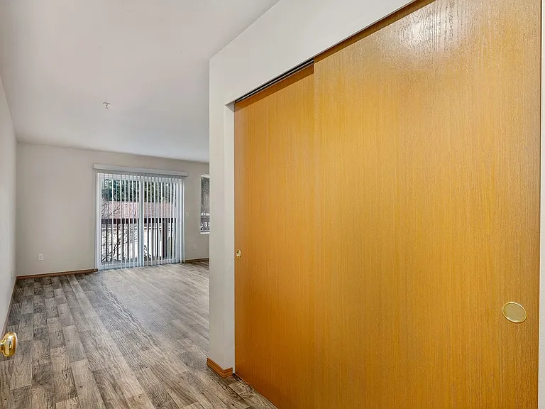 804 Sussex Ave E — Photo 18