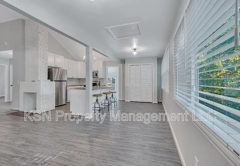 1928 Hawthorne St — Photo 11