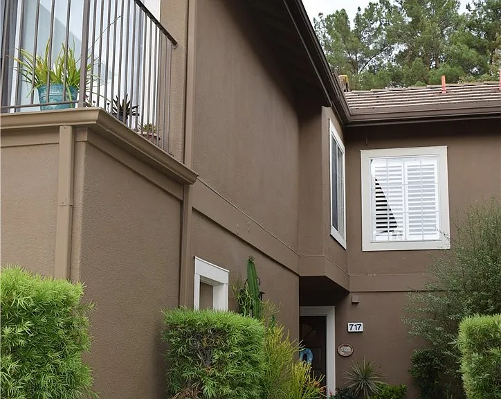 717 S Glenhurst Dr — Photo 2