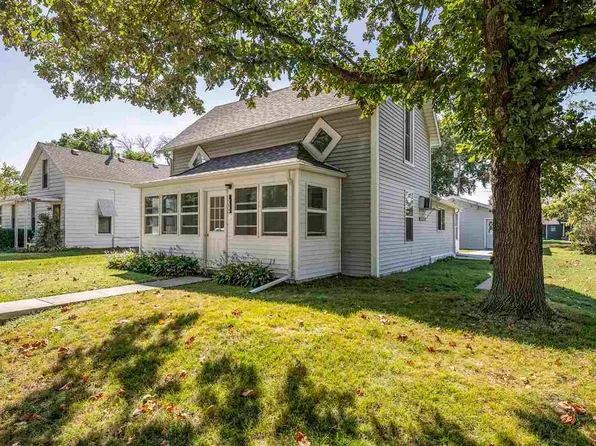 1205 E 3rd St, Washington, IA 52353