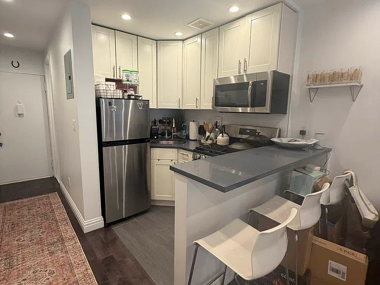 348 E 58th St #2B — Photo 2