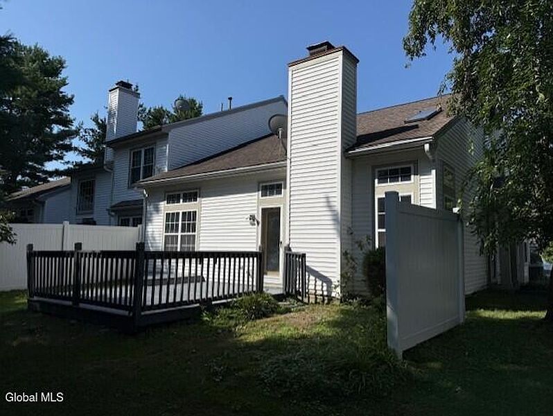 3rd image of 6 Malibu Hill