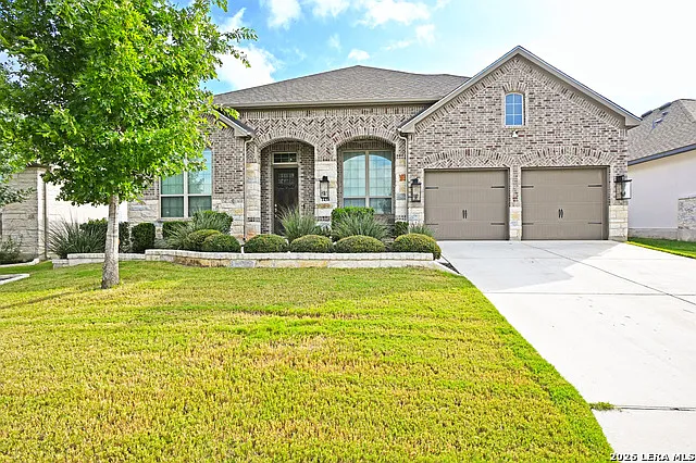 1438 Oaklawn Dr — Photo 1