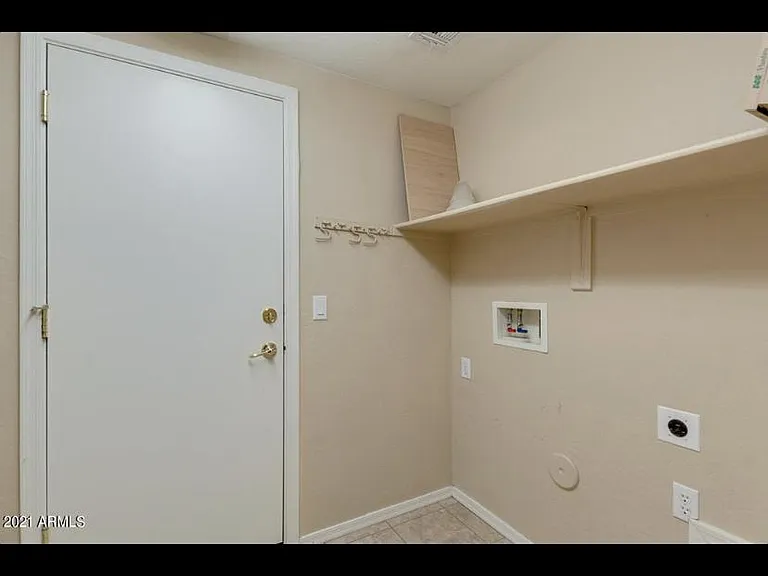 3320 E Elgin St — Photo 15