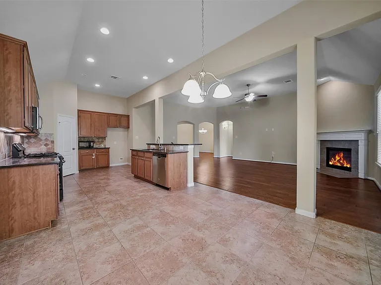 25208 Forest Ledge Dr — Photo 12