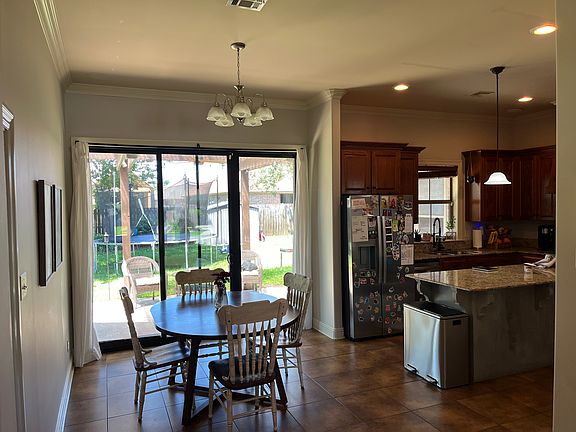 3rd image of 310 Bluebonnet Dr