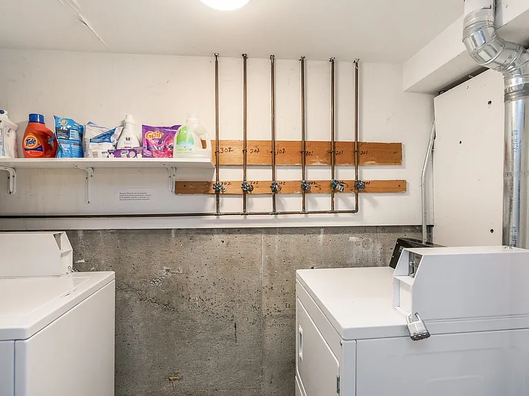 1408 Queen Anne Ave N — Photo 8