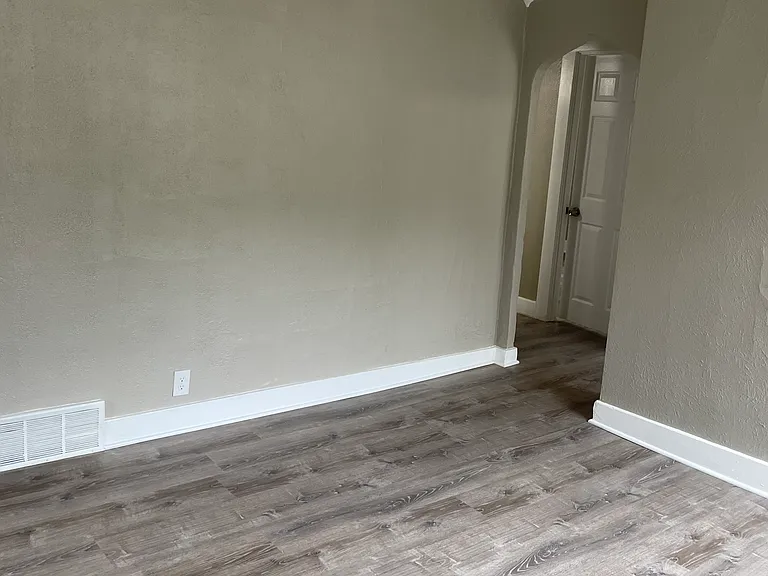 23321 Hazelwood Ave — Photo 3