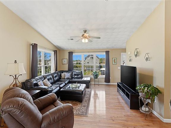 3rd image of 48 Harris Ave