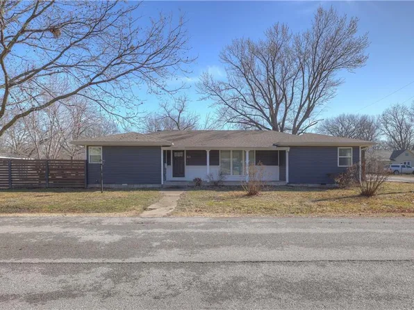303 S Jefferson St, Frontenac, KS 66763