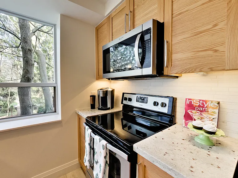 42 Glen Elm Ave #206 — Photo 74