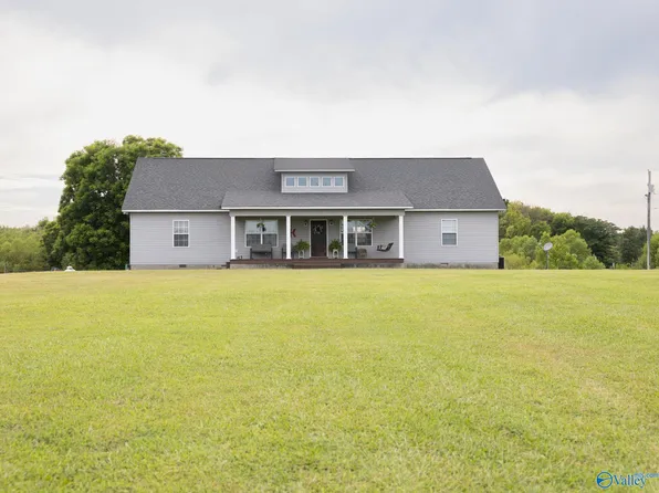 50 London Village Dr, Albertville, AL 35951