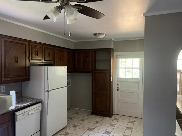 310 N East St, Greensboro, GA 30642