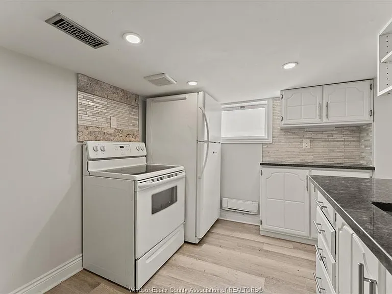 972 Wellington Ave #LOWER — Photo 5