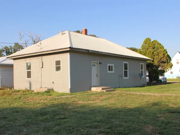 145 S 1st St, Dighton, KS 67839