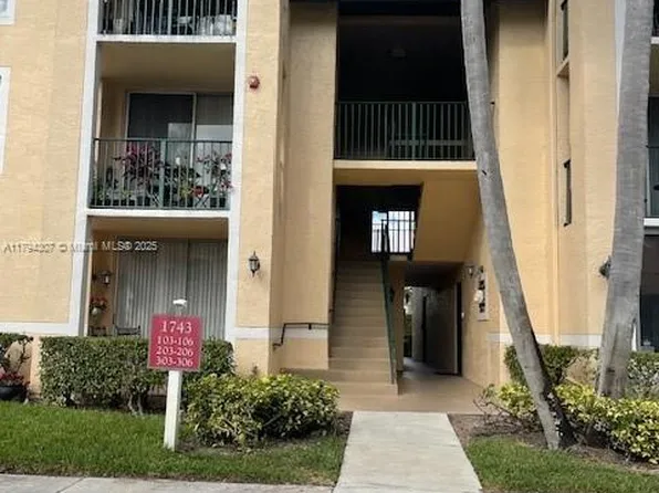 1743 Village Blvd APT 104, West Palm Beach, FL 33409