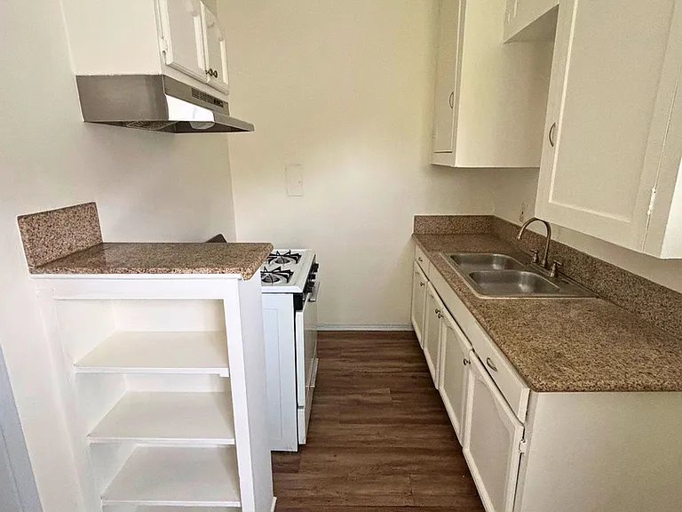 1217 Cedar Ave — Photo 12