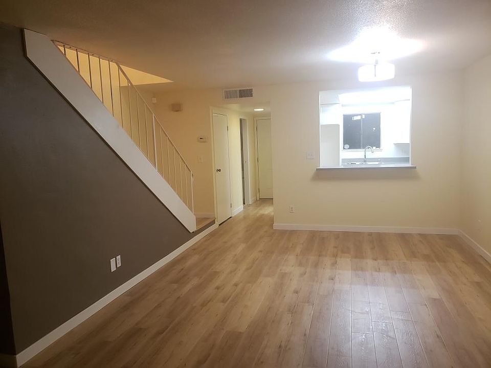 1st image of 1558 Newborough Dr