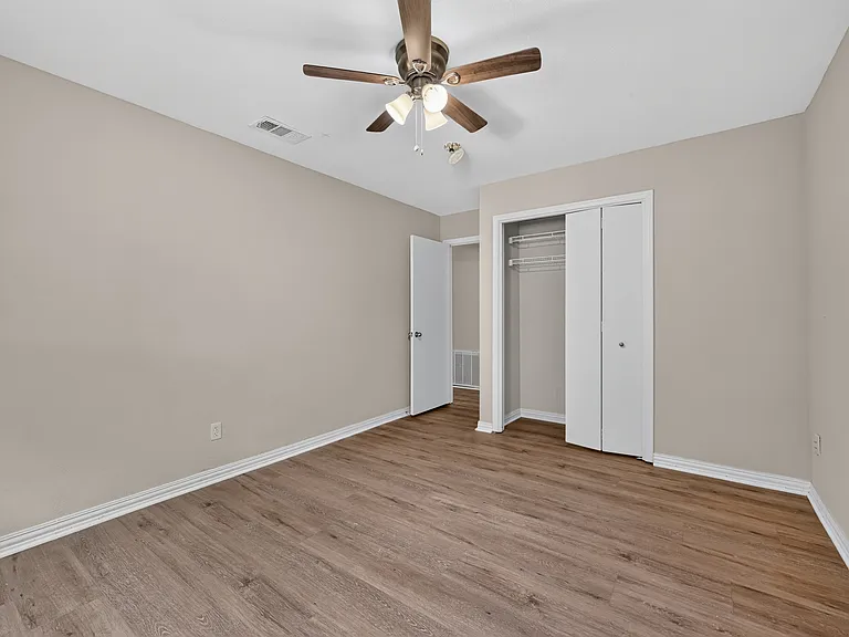 2305 Shady Creek Dr — Photo 18
