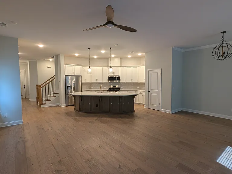 2561 Barry St — Photo 5
