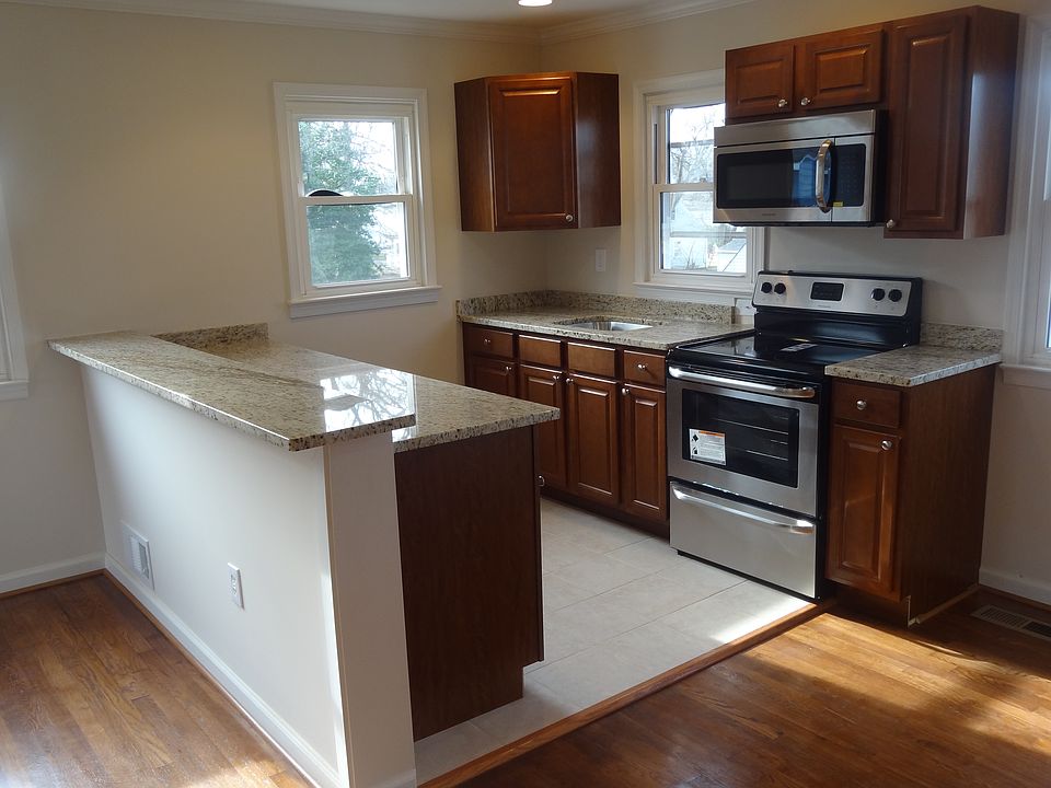 2nd image of 115 Alpine St
