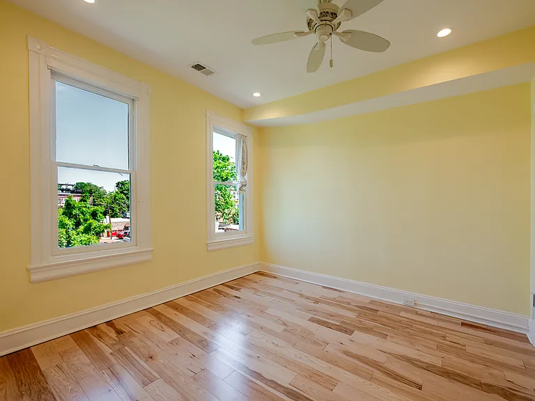 1234 E St NE — Photo 39