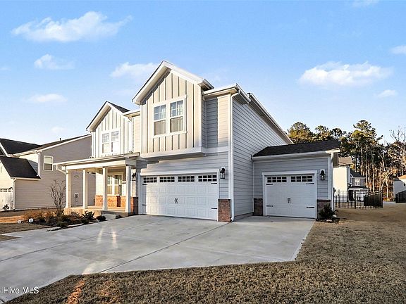 3rd image of 162 Hickory Grove Drive