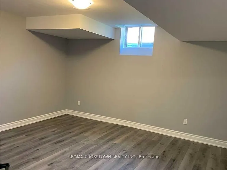 155 Chelsea Cres #2 — Photo 10