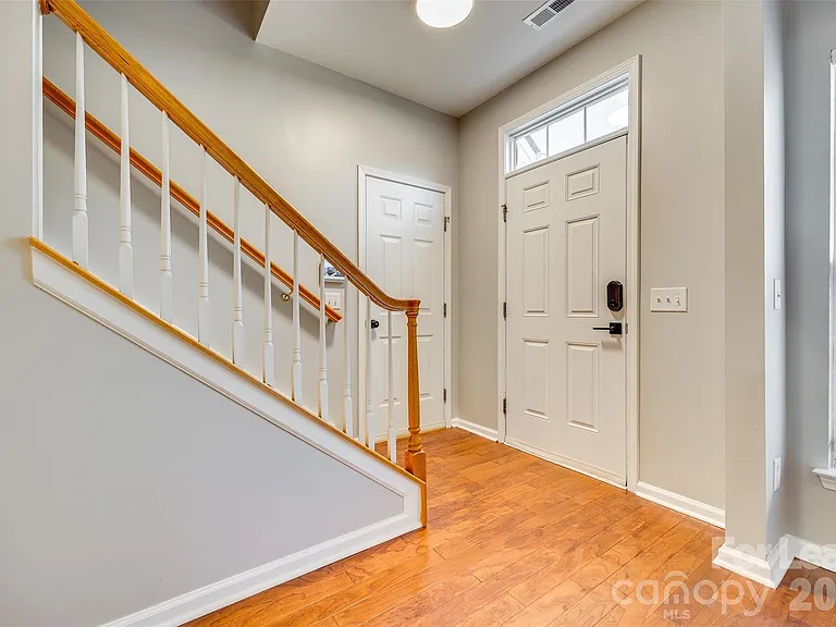 618 Bayou Cir — Photo 3