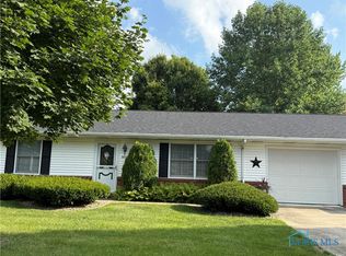 961 Tucker Ln APT B, Fremont, OH 43420