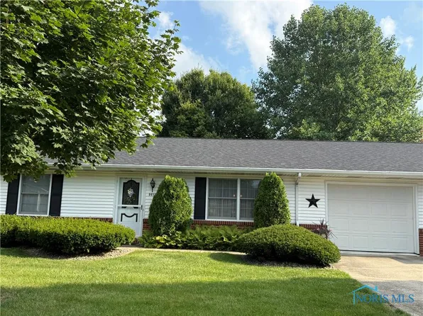 961 Tucker Ln APT B, Fremont, OH 43420