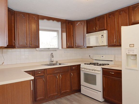 3rd image of 56 Newcomb St Unit 1