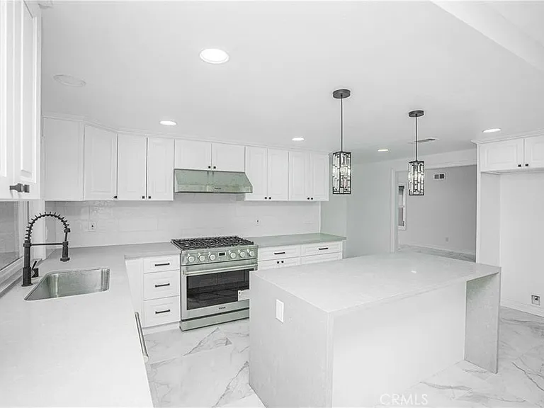 3518 N Mills Ave — Photo 12