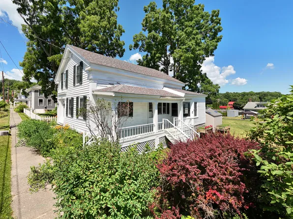 13 Beggs Point St, Essex, NY 12936