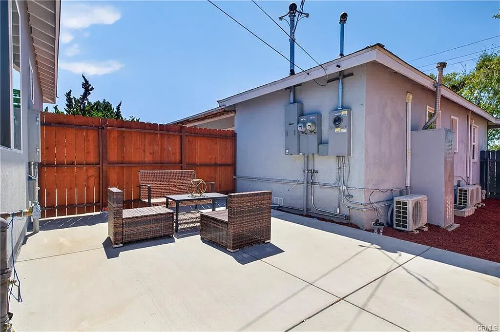 3 bed, 996 sqft, $3,000 — Photo 2