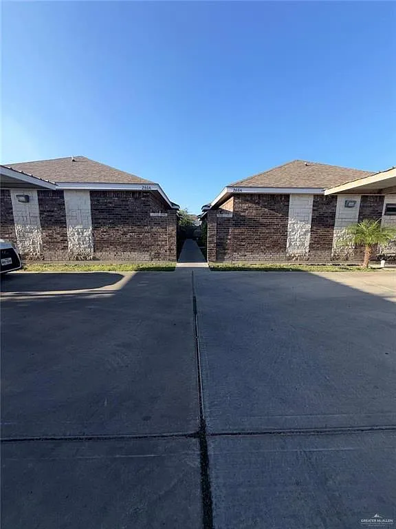 3 bed, 2.0 bath, 1100 sqft, $1,100 — Photo 1