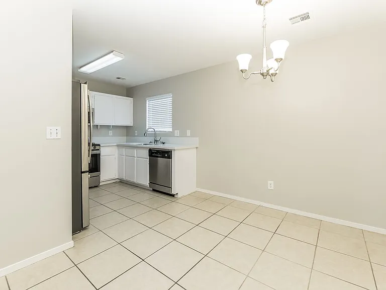 3009 Honeysuckle Ave — Photo 4