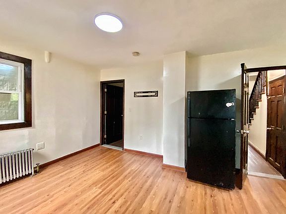 2nd image of 75 Harden St Floor 1